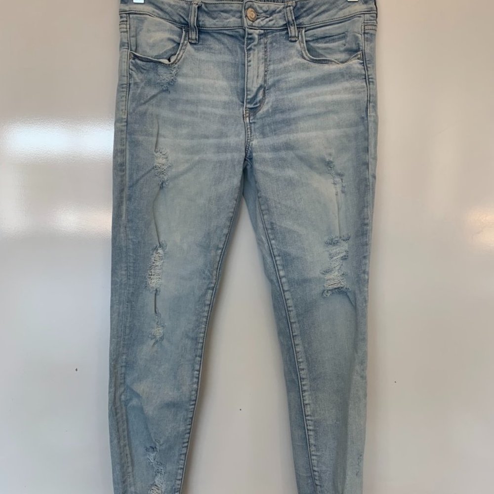 Light Wash Ripped Jeans